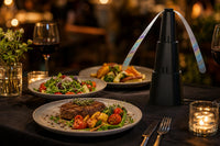Ventilador Sevra en una mesa de restaurante